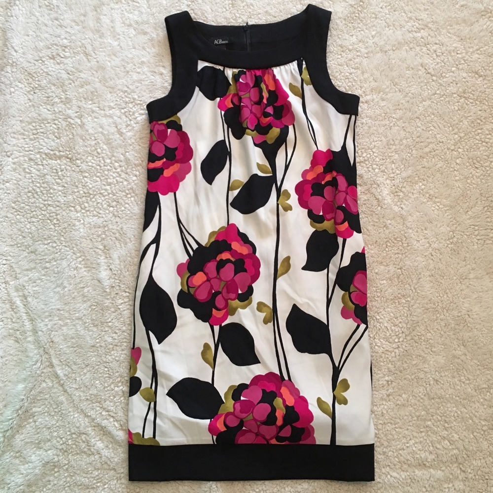 NWOT Chic Floral Dress
